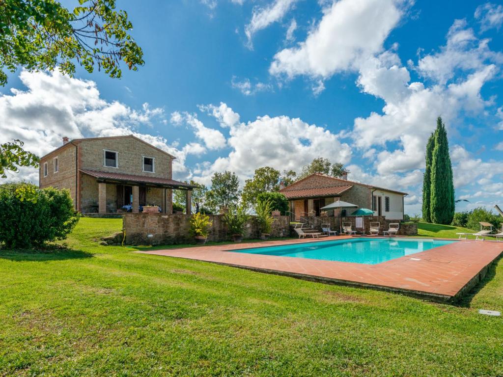 Casa con piscina y casa en Holiday Home Poggio Campana by Interhome, en Montemerano