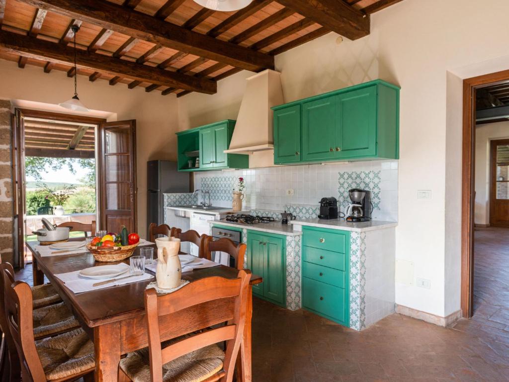 Kuchnia lub aneks kuchenny w obiekcie Holiday Home Poggio Campana by Interhome