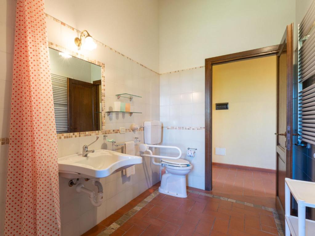 Łazienka w obiekcie Holiday Home Poggio Campana by Interhome