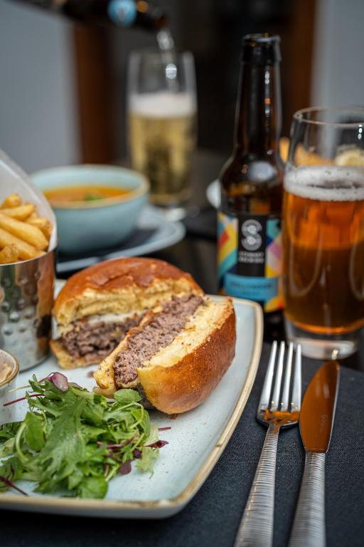 The Scholar - Resim 17