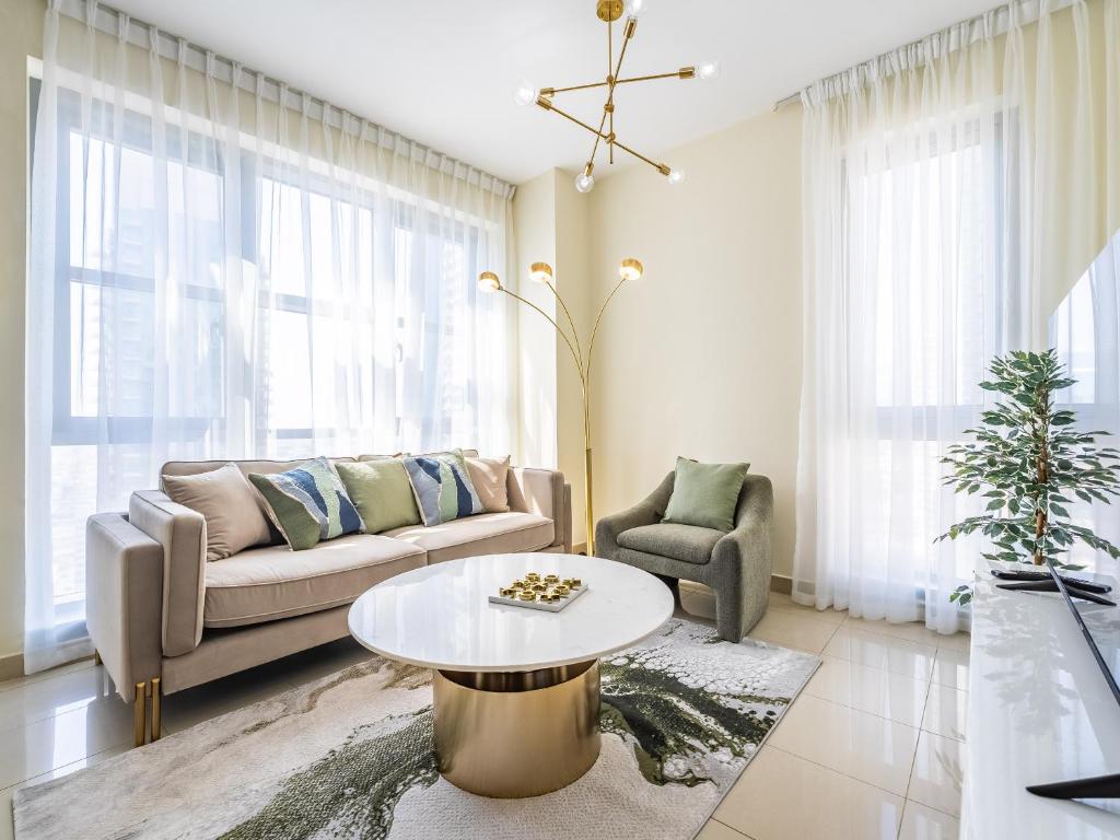 Et opholdsområde på Downtown Luxury Living -1BR-Standpoint Tower A