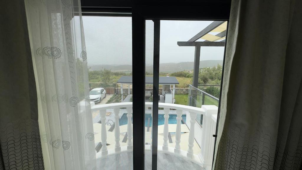 Balkón nebo terasa v ubytování Villa Akasya with private pool