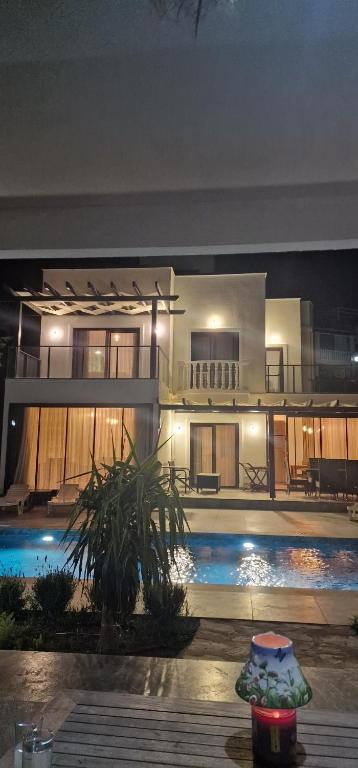 Bazén v ubytování Villa Akasya with private pool nebo v jeho okolí