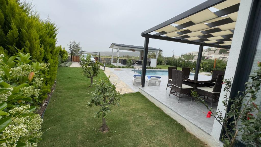 Bazén v ubytování Villa Akasya with private pool nebo v jeho okolí