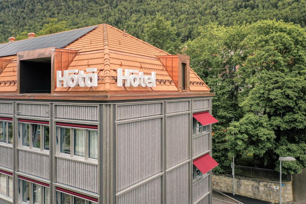 Nespecifikovaný výhled na hory nebo výhled na hory při pohledu z hotelu