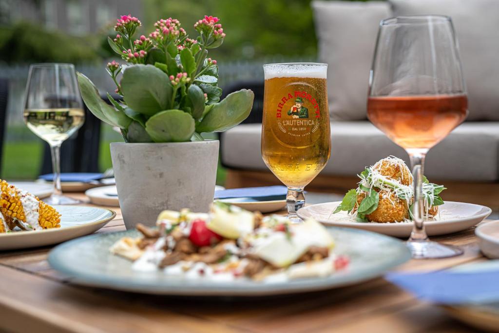 The Scholar - Resim 22