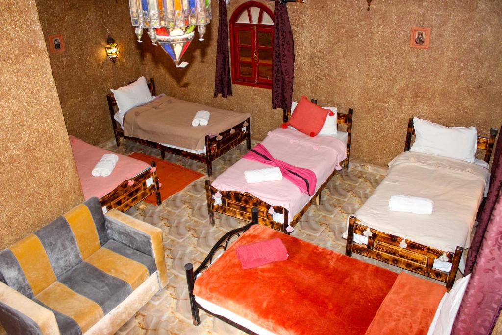Postel nebo postele na pokoji v ubytování Riad Soleil du Monde