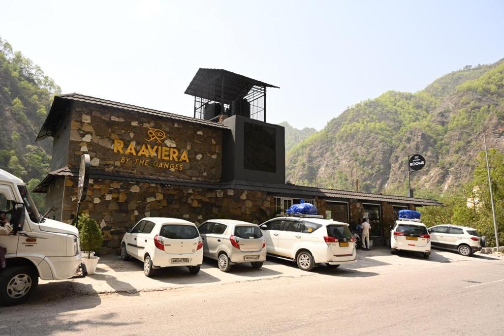 Nespecifikovaný výhled na hory nebo výhled na hory při pohledu z hotelu