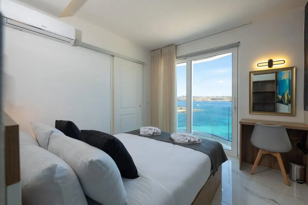 Ivory Suite seafront with views!- Fl 25 by Homely