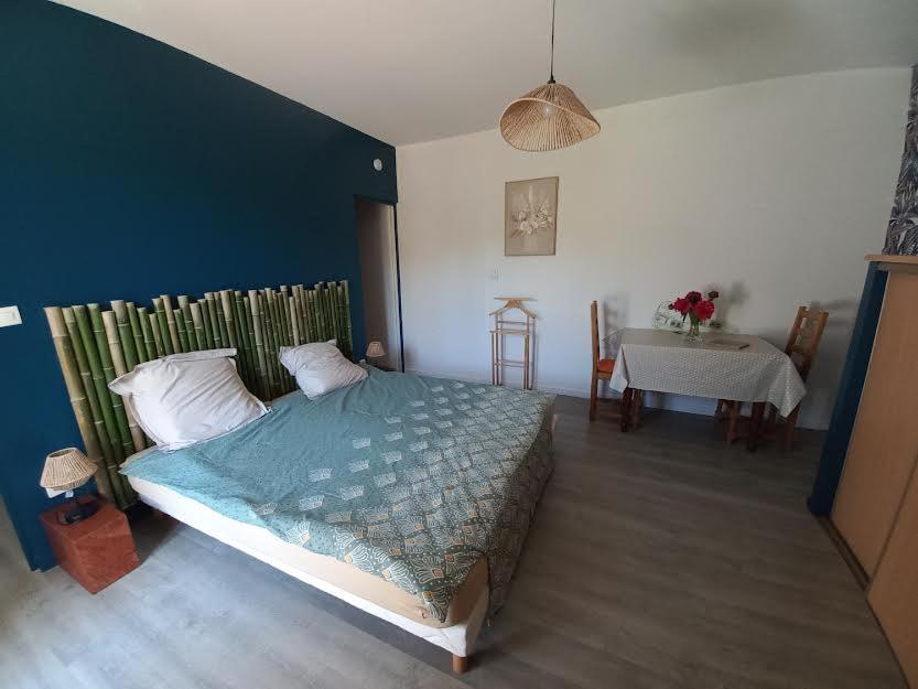 Postel nebo postele na pokoji v ubytování Gîte du Solnan