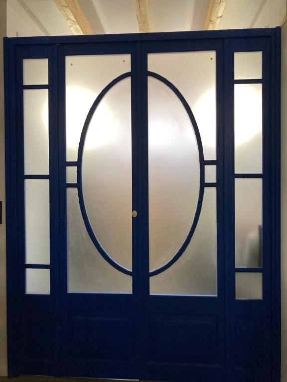 a glass door with a circle in the middle at La Auténtica in Valencia