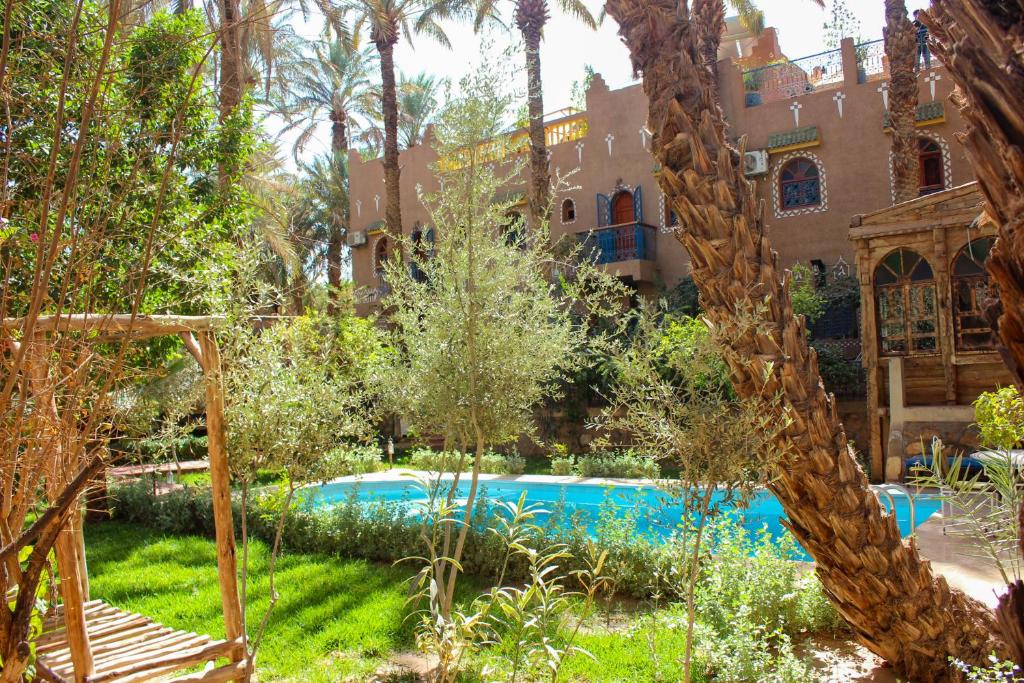 Bazén v ubytování Riad Soleil du Monde nebo v jeho okolí