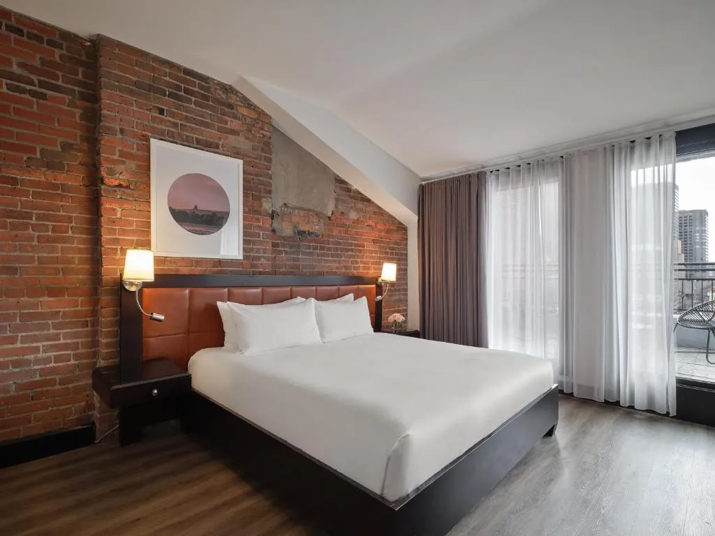 Junior Suite with Balcony