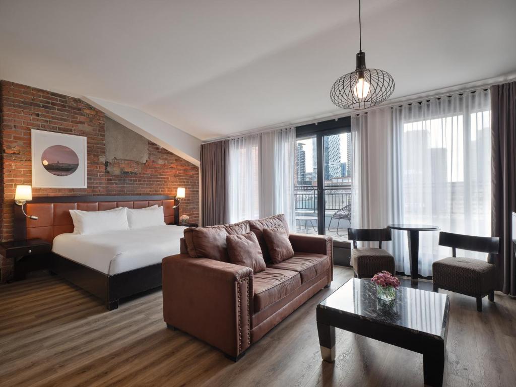 Postel nebo postele na pokoji v ubytování Hotel Place D'Armes
