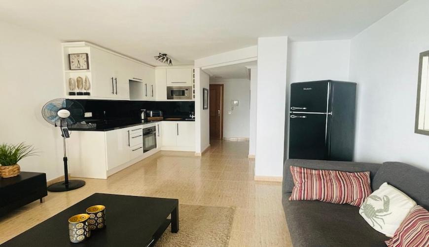 Kuchyň nebo kuchyňský kout v ubytování LMHA 15 DPMT modern 2 bedroom,1 bathroom overlooking the Mediterranean, La Manga
