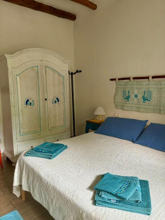 Postel nebo postele na pokoji v ubytování B&B Pascal House Nuoro_IUN E5016