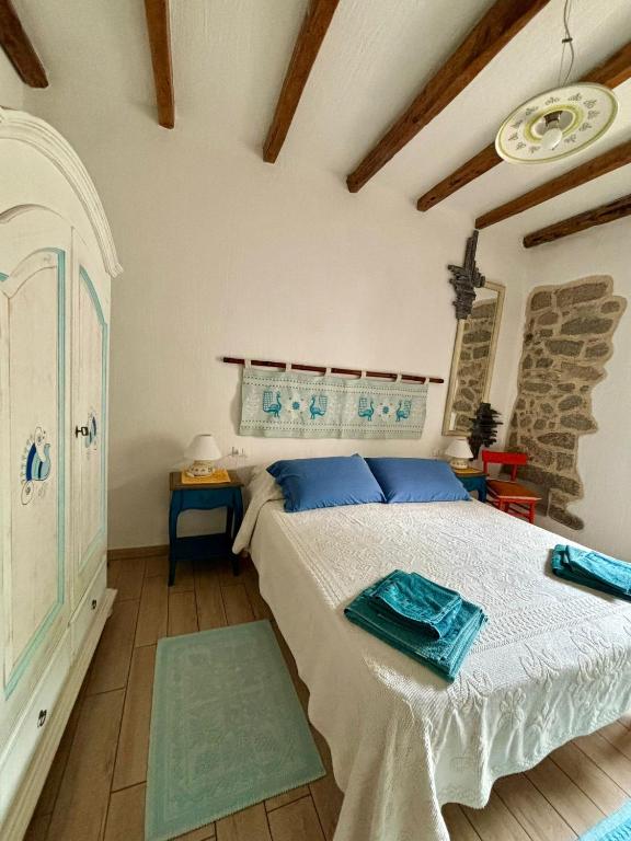 Postel nebo postele na pokoji v ubytování B&B Pascal House Nuoro_IUN E5016