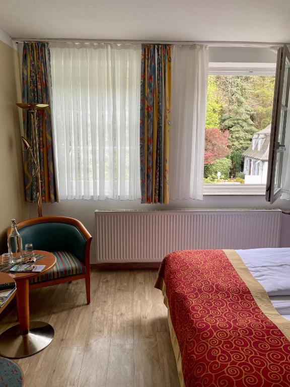 Postel nebo postele na pokoji v ubytování Hotel Alt Montjoie