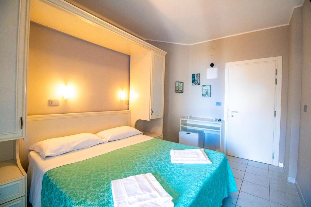Postel nebo postele na pokoji v ubytování Di Matteo Hotel