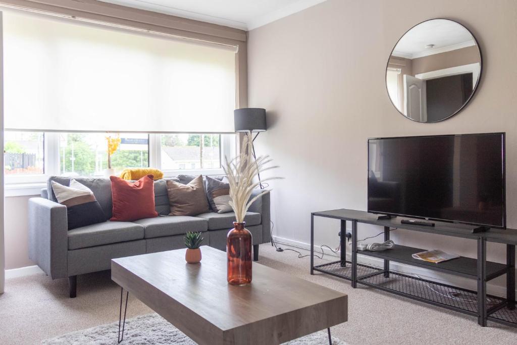 Laggin House, Kirk of Shotts (updated prices 2024)