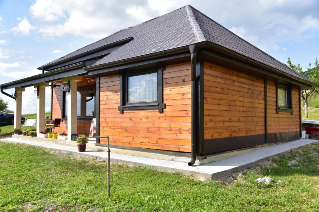 Budova, kde se prázdninový dům nachází