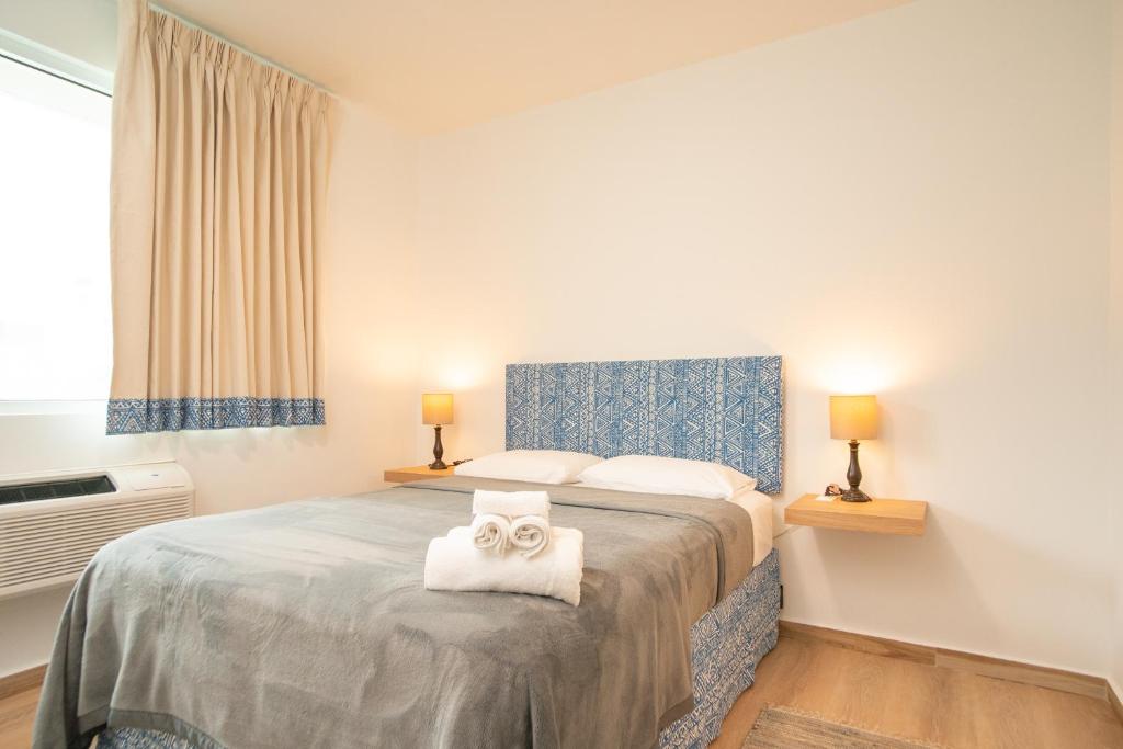 Postel nebo postele na pokoji v ubytování Casa Condado Hotel & Residences