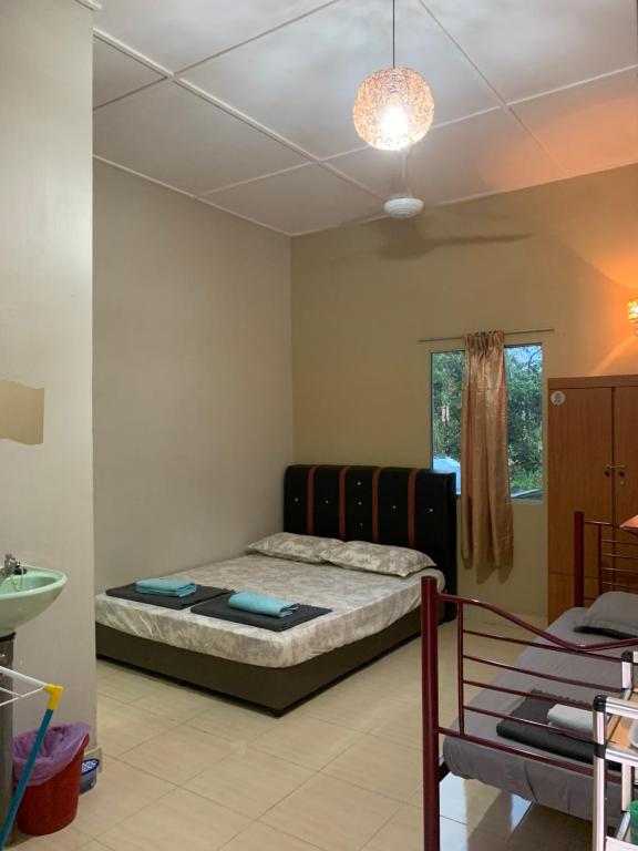 Postel nebo postele na pokoji v ubytování Ginger Guest Room