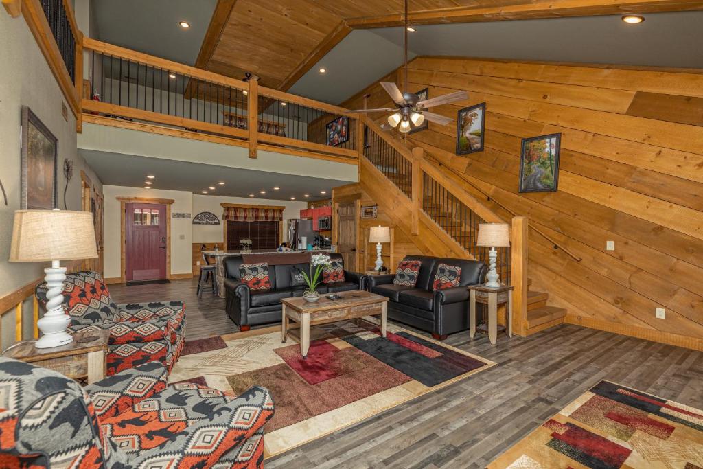 Zona d'estar a BearVue Point by Eden Crest