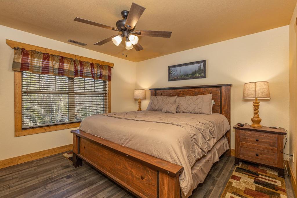 Llit o llits en una habitació de BearVue Point by Eden Crest
