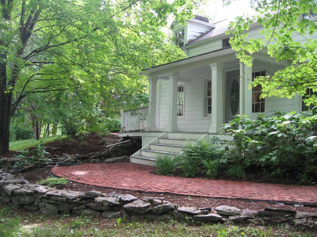 Private setting on country farm near Rhinebeck
