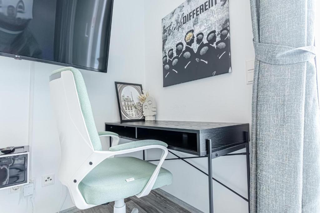 Posezení v ubytování Luxury Vienna 6BR Villa with Private Pool & Sauna - Pets allowed