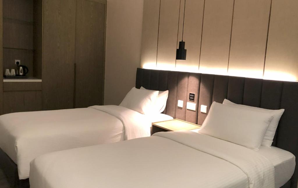 Postel nebo postele na pokoji v ubytování Frankincense Hotel Muscat فندق اللبان مسقط