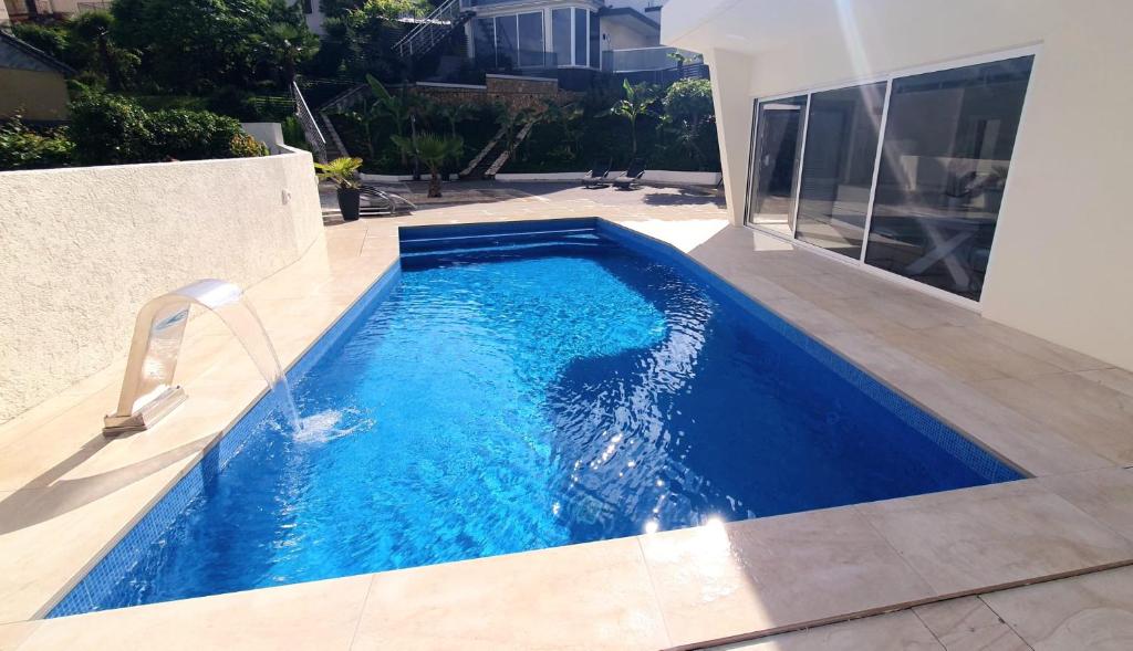 Penthouse Jacuzzi & Pool Luxury Apartments - 2