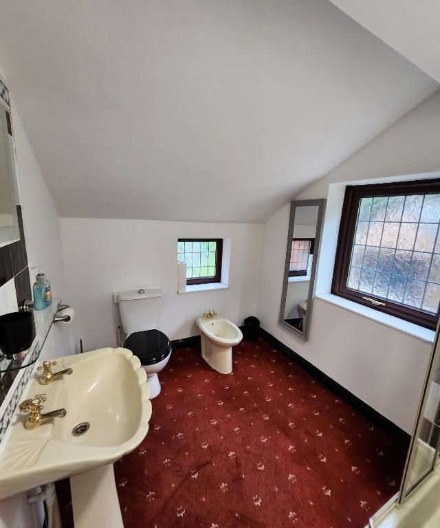 Koupelna v ubytování Rainsough Cottage Guest House - Sleeps upto 8 with ensuite - Free Parking & WiFi