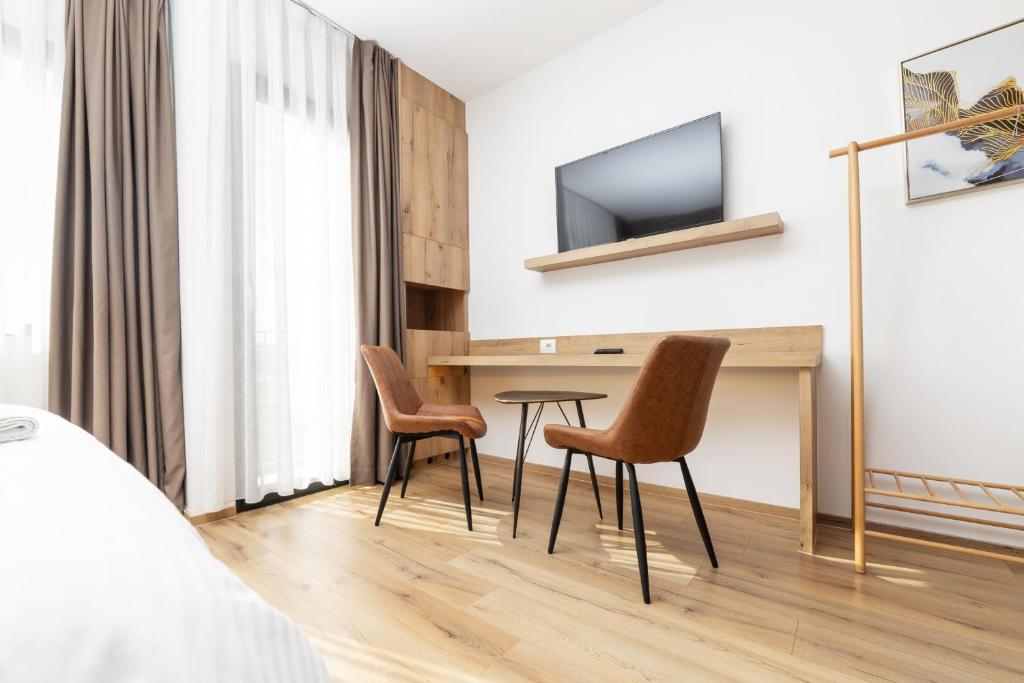 TV a/nebo společenská místnost v ubytování Roadside Hotel