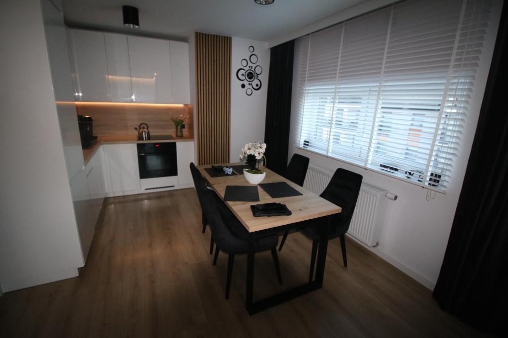 Kuchyň nebo kuchyňský kout v ubytování Apartament ARS Platinium Wisła-Spokojna