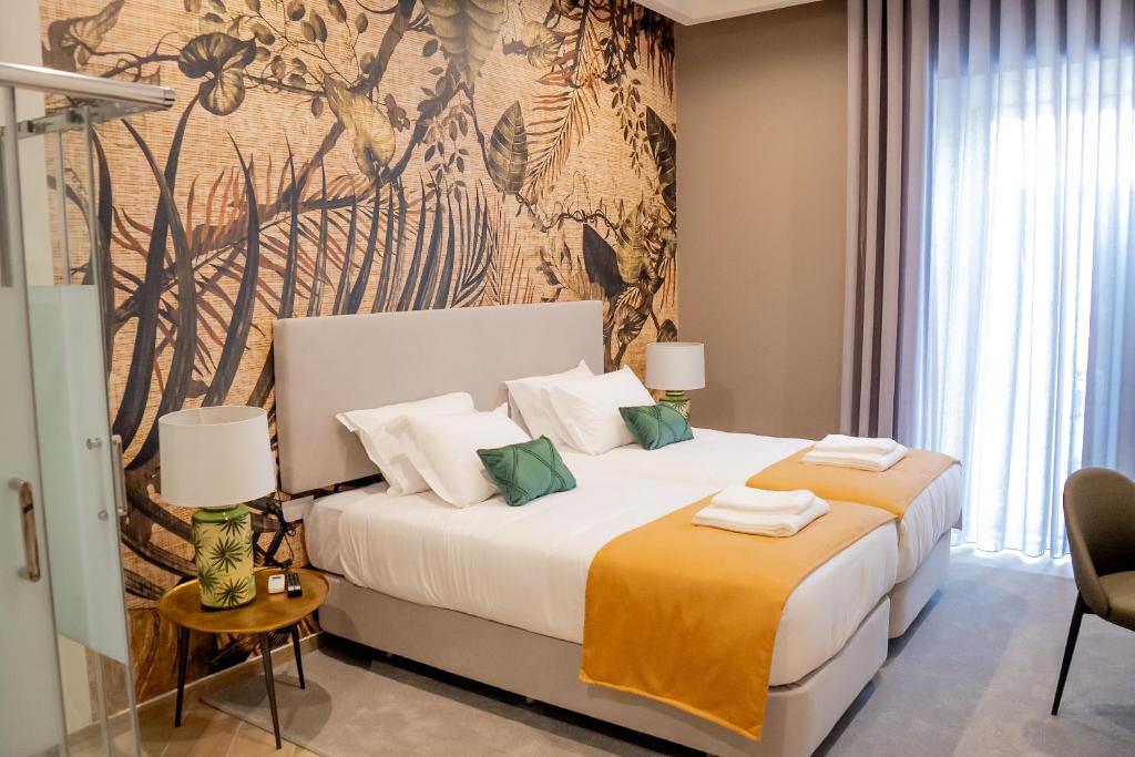 Postel nebo postele na pokoji v ubytování Guest House Jacarandá Faro