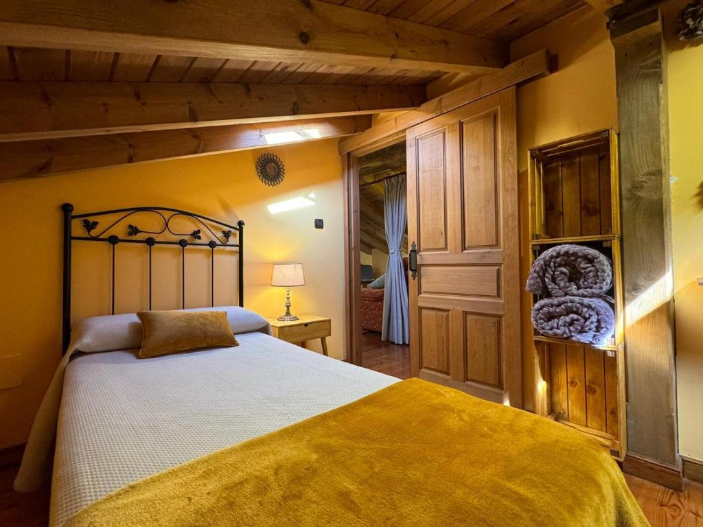Ένα ή περισσότερα κρεβάτια σε δωμάτιο στο Casa Rural El Salvijo