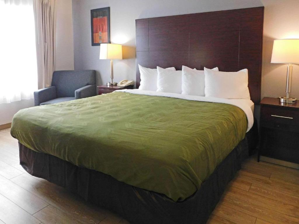 Postel nebo postele na pokoji v ubytování Quality Inn Colchester - Burlington