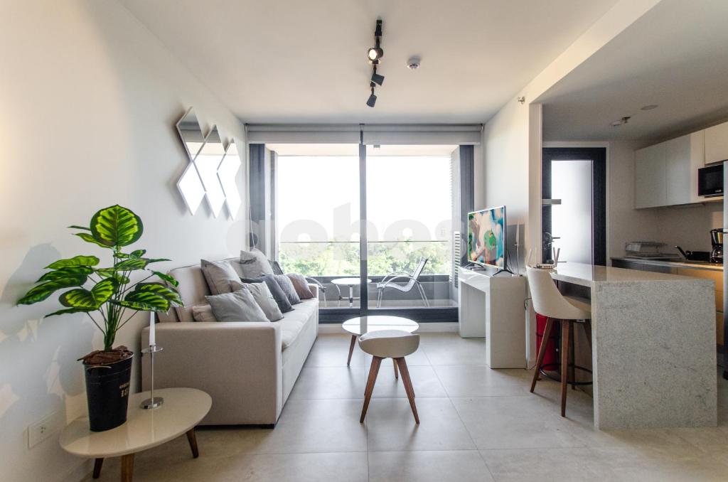 a living room with a couch and a table at Delightful Apartment Near Shopping Del Sol in Asunción