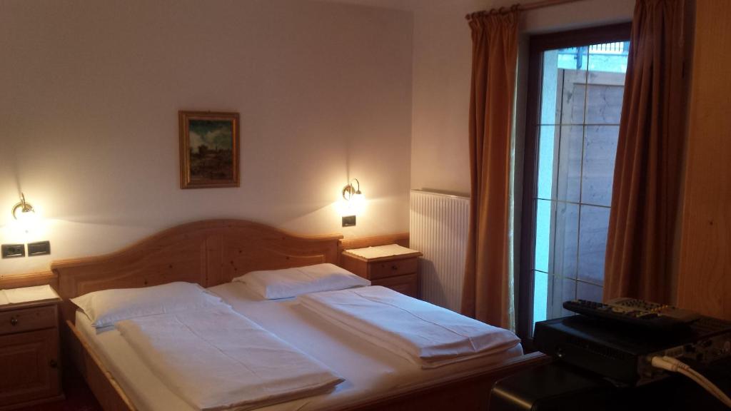 Postel nebo postele na pokoji v ubytování Hotel Garnì Gardena - Appartments