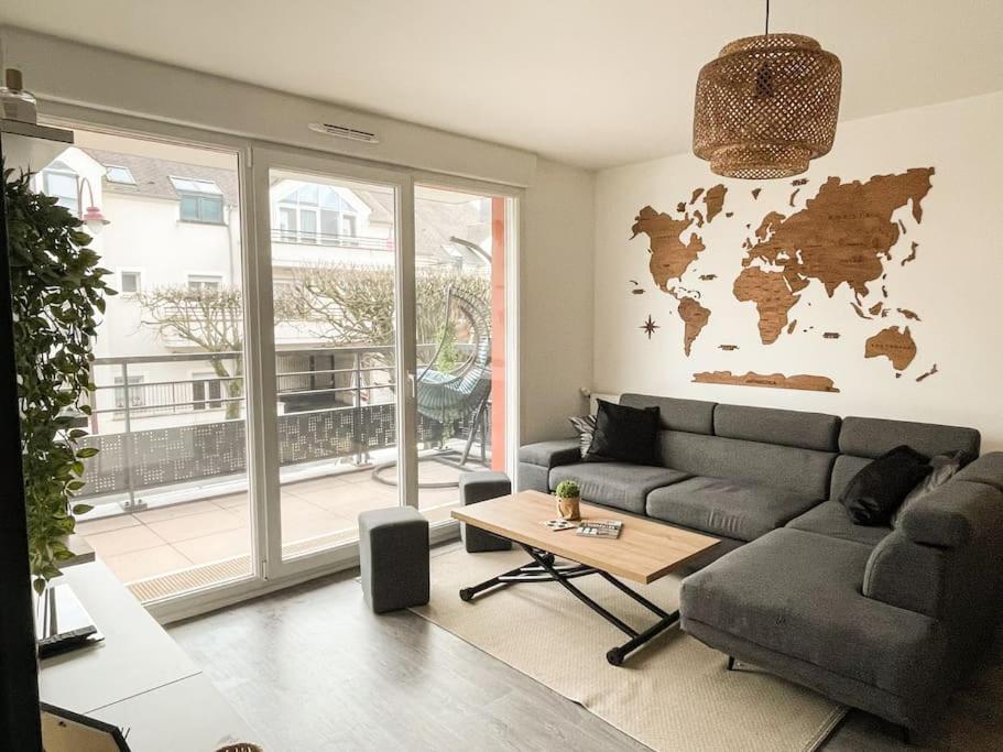 Ruang duduk di Loue avec Mickey, découvre Paris