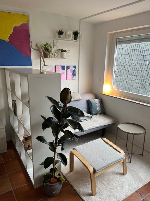 En sittgrupp på Schönes Apartment mit Balkon Aggertalsperre