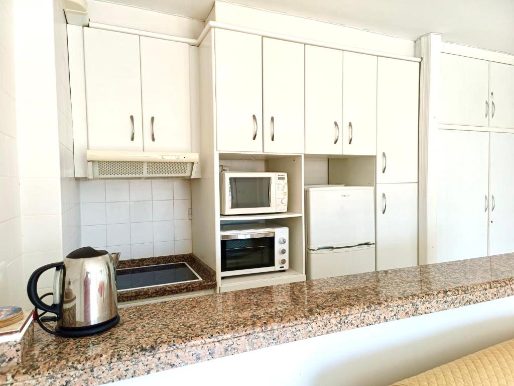 Kuchyňa alebo kuchynka v ubytovaní APARTAMENTO TORRESOL Nsf1- TORRECILLA, NERJA
