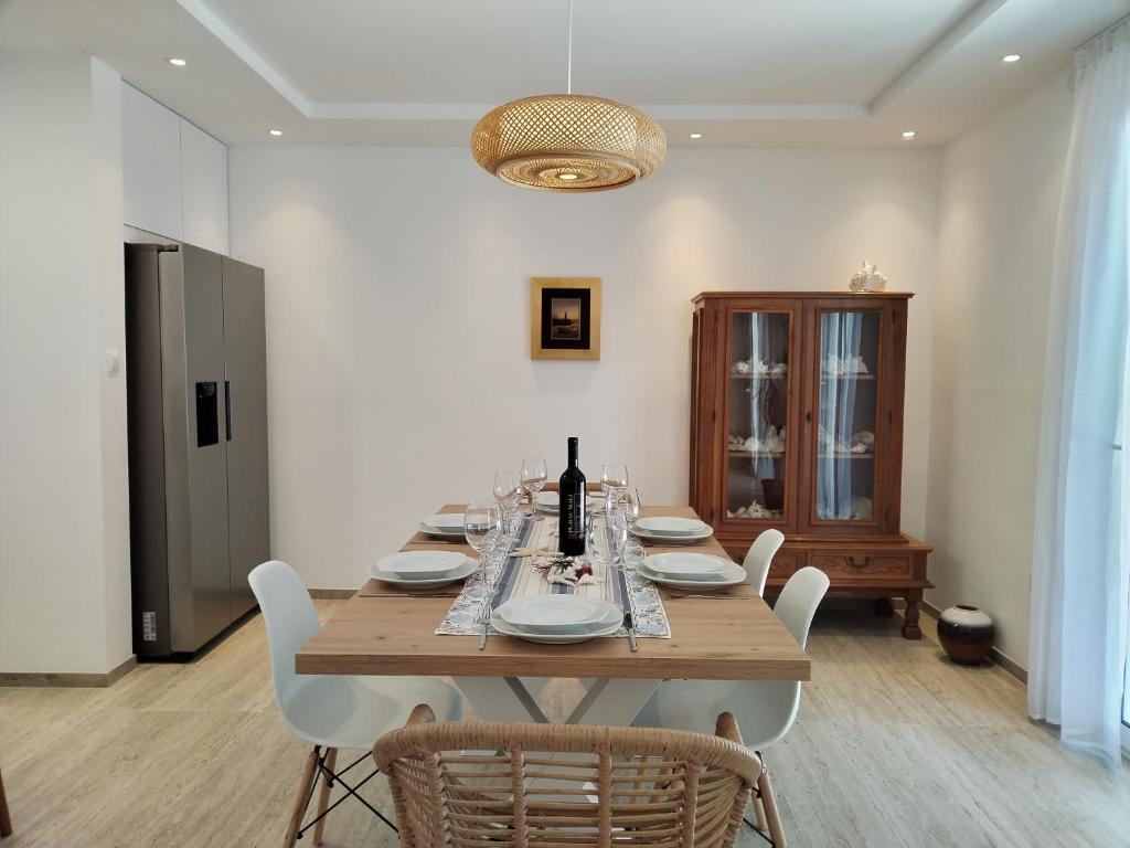 Nápoje v ubytování Beachfront apartment Suncana