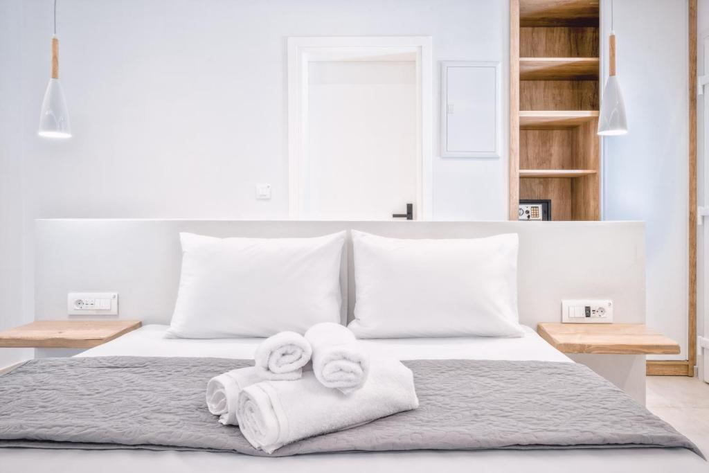 Postel nebo postele na pokoji v ubytování Evriali Seaside Rooms