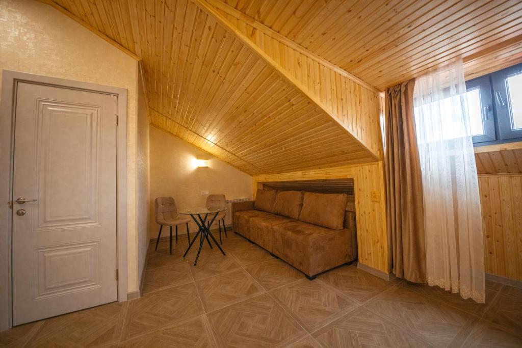 Posezení v ubytování Chief Hotel