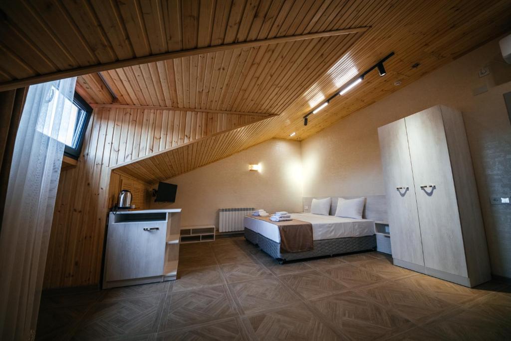 Postel nebo postele na pokoji v ubytování Chief Hotel