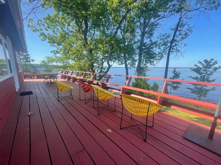 Waterfront 2Br Cottage with Separate Cabin, Waubaushene (updated prices