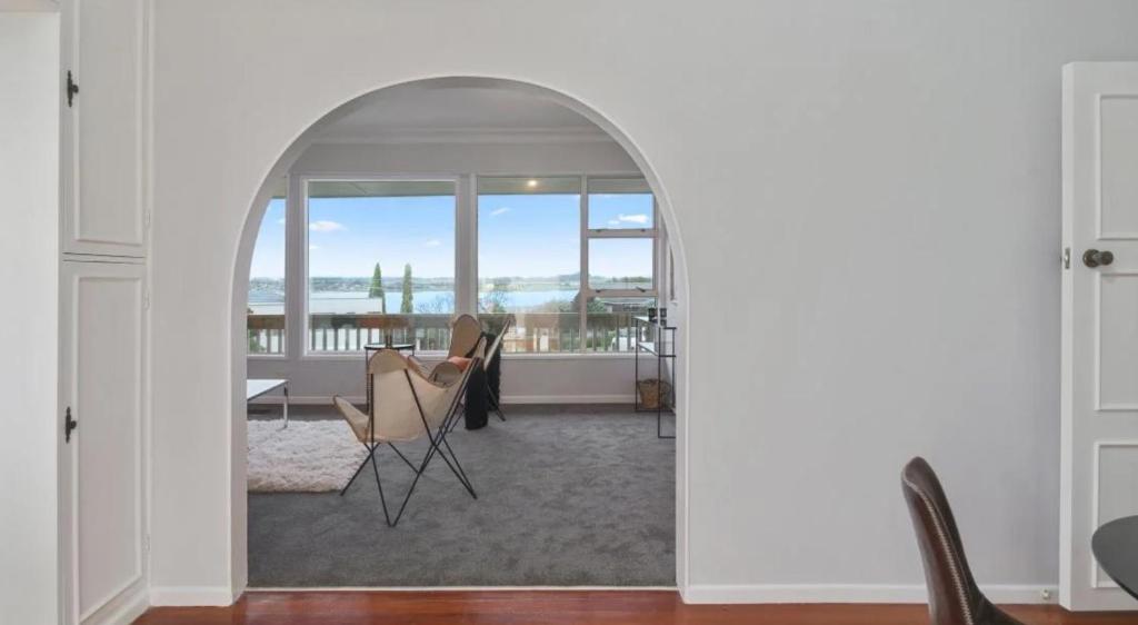 Gallery image of Kiwi Holiday Home with a View in Auckland